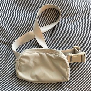 NWOT lululemon everywhere belt bag in “white opal”